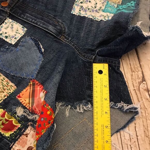 OOAK Universal Thread Womens Upcycled “Free Spirit” Cut Off Denim Shorts Sz 4/27 - Picture 14 of 16